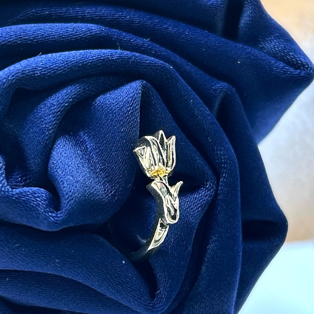 Gold tulip midi ring - Picture 4 of 7